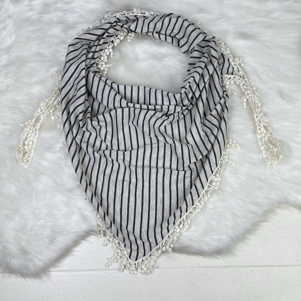 ⚓️ NWOT Oatmeal Black Striped Triangle Bandanna Scarf Lace Fringe Forever 21 OS - Picture 11 of 16